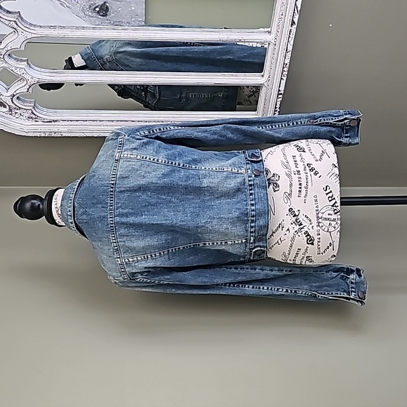 Cropped Denim Hudson Bay Jacket. - Picture 2 of 3